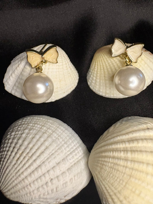 Chic Charm Pearl Studs